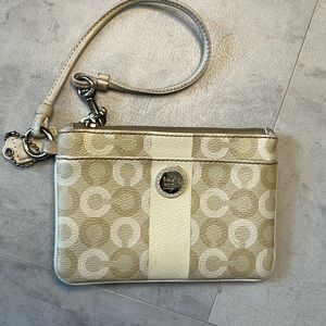 Coach Vintage wristlet  Cream & tan EVC Full front pocket  horse & carriage logo